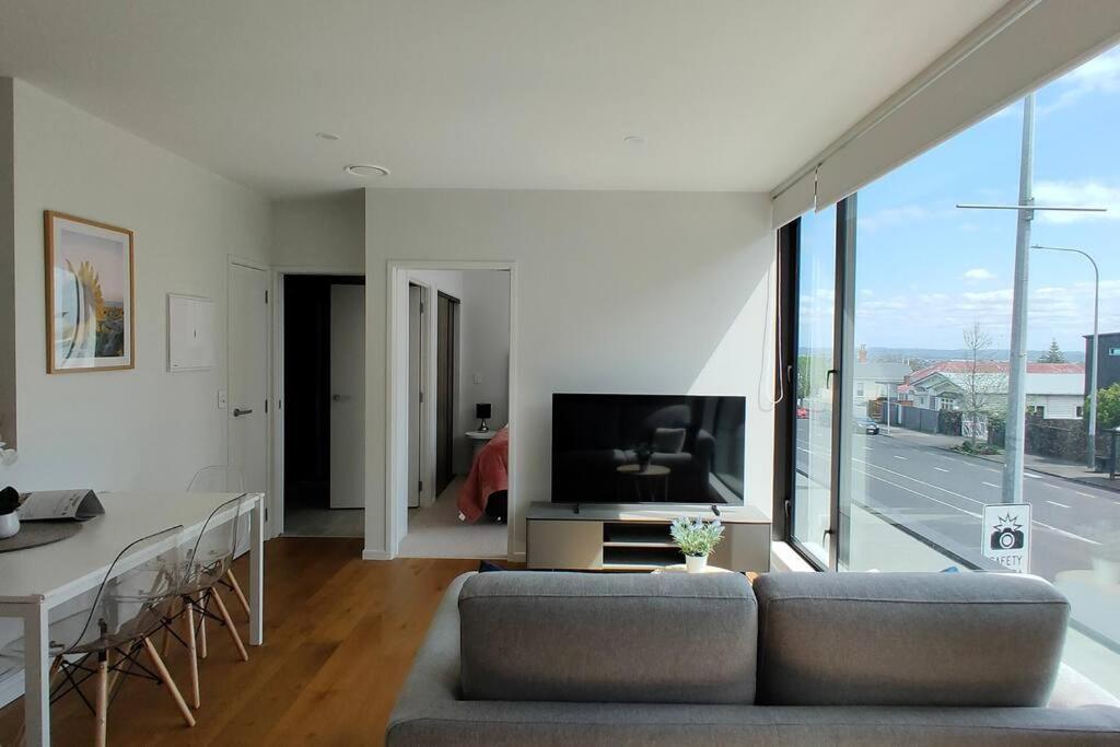 1 Bed 1 Sofa Bed Family Apartment In Central Grey Lynn オークランド エクステリア 写真